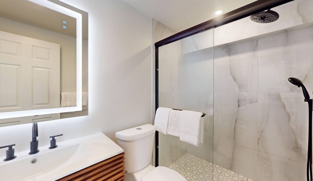 Comfortable Coastal Retreat with Two Queen Beds & Sleeper Sofa - Suite Room