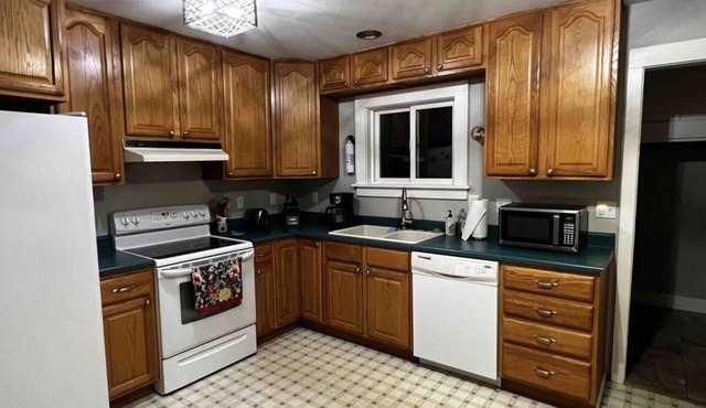 Comfortable Coastal Home for the weekend!