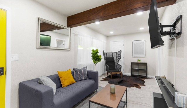 Comfortable Compton 2 Bed APT 2