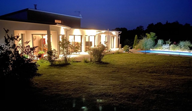 Comfortable contemporary villa with swimming pool, large plot, fiber/wifi