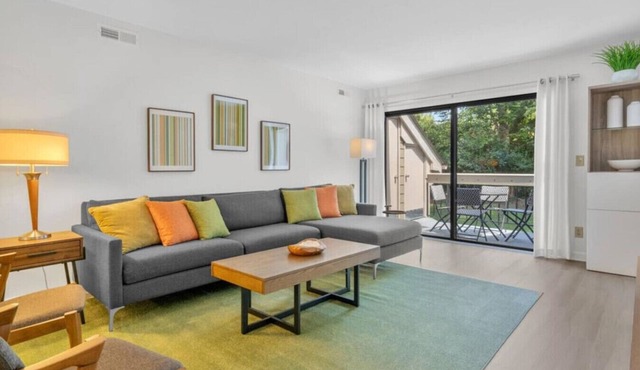 Comfortable Condo for Work or Leisure | Pool & Workspace - Friendly Center Close By