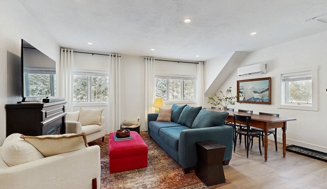 Comfortable condo w/mountain & ski views, central a/c, shared patio & BBQ
