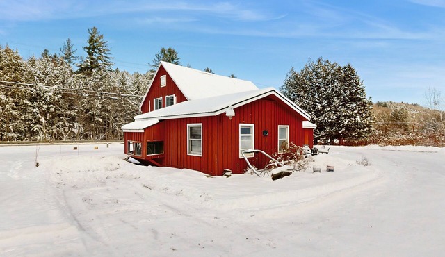 Comfortable condo w/mountain & ski views, central a/c, shared patio & BBQ