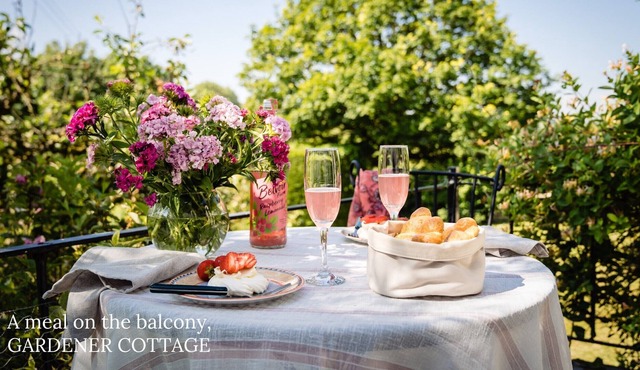 Comfortable contemporary cottage on dog-friendly Devonshire country estate