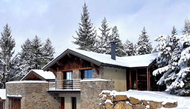 Comfortable, contemporary chalet a stone's throw from the ski slopes