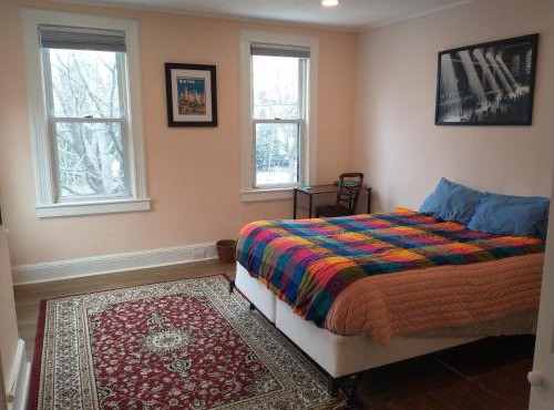 Comfortable Convenient Big 3 Bedroom Apartment 30 Minutes to New York City