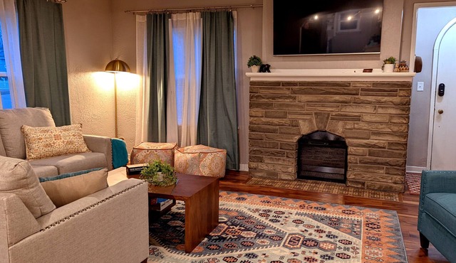 Comfortable & Convenient Home : Sleeps 15