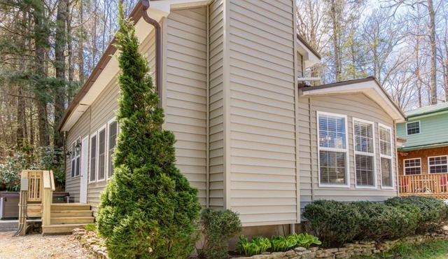 Comfortable, Convenient and Freshly Renovated!