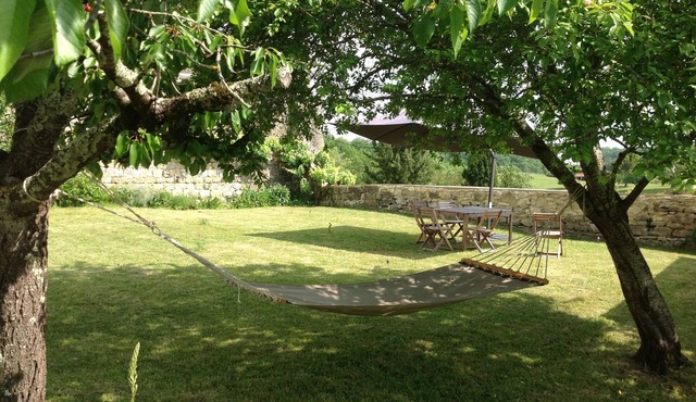 Comfortable cottage with enclosed garden in an authentic Castelnau Gascon