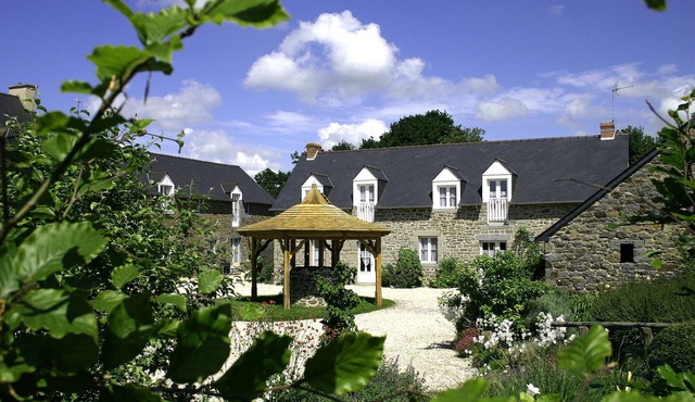 comfortable cottage, quiet, with sauna, gardens, near Saint-Malo and Rance