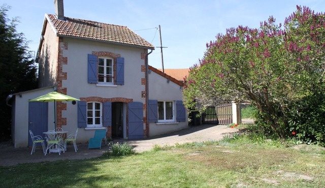 Comfortable cottage for 4 people near the Puys, Vulcania and Puy-de-Dôme chain
