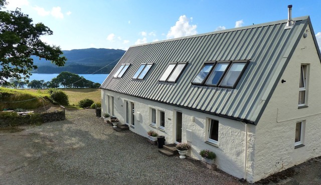 Comfortable Cottage for 2 in the Heart of Argyll on a farm by lovely Loch Awe