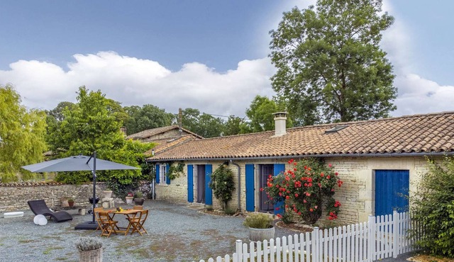 Comfortable cottage in the heart of Poitou-Charentes close to Niort