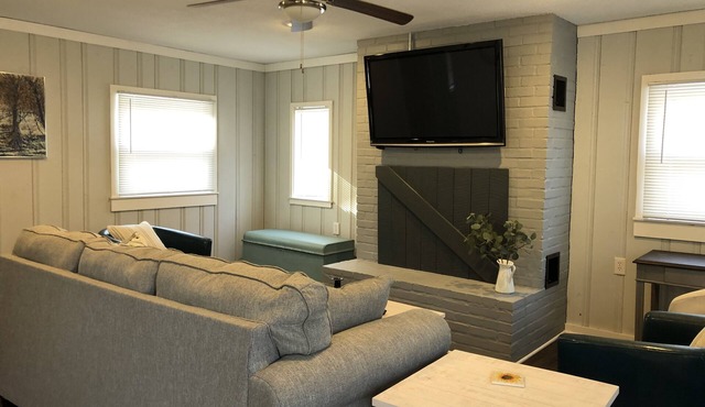 Comfortable Cottage Just Blocks From KU Campus