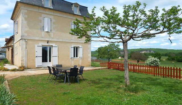 Comfortable cottage near tourist sites in the Black Périgord