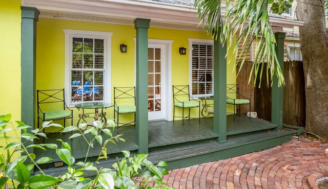 Comfortable Cottage with Private Pool & Lovely Garden - Great Location