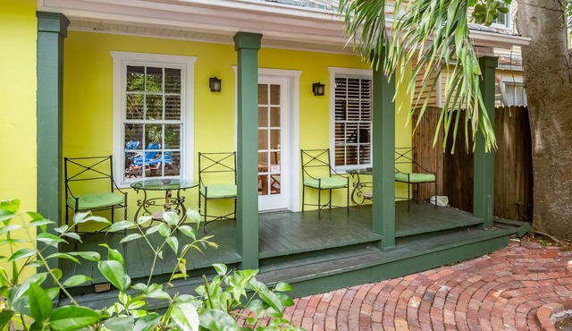 Comfortable Cottage with Private Pool & Lovely Garden - Great Location