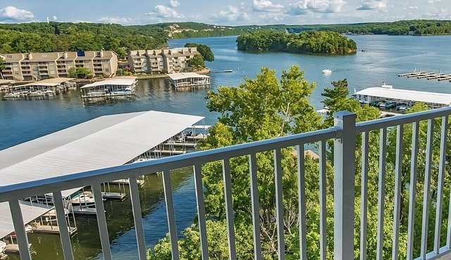 Comfortable Countryside Stay! Pool, Free Parking, Near Main Street Music Hall