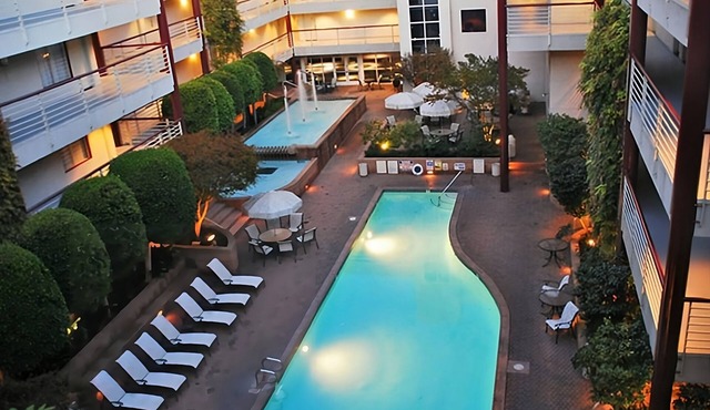 Comfortable Countryside Stay! Free Parking and Breakfast, Onsite Pool