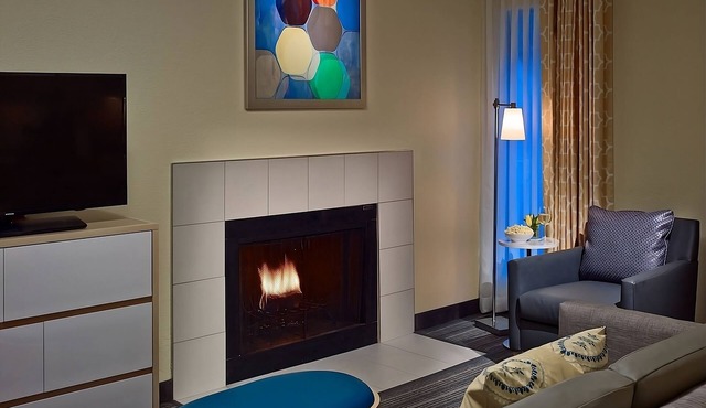 Comfortable Countryside Stay! Onsite Pool, Free Breakfast, Pets Allowed