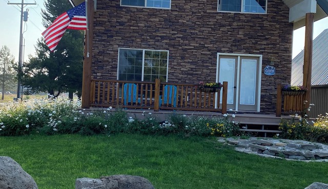 Comfortable cozy cabin, accessible to Snowmobile & ATV trails & Fly Fishing