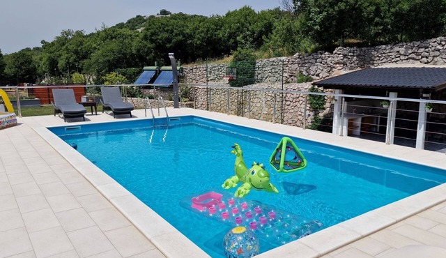 Comfortable Croatian villa with pool, billiard, basketball court, darts, bicycle