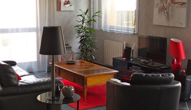 Comfortable detached house with garden and private parking