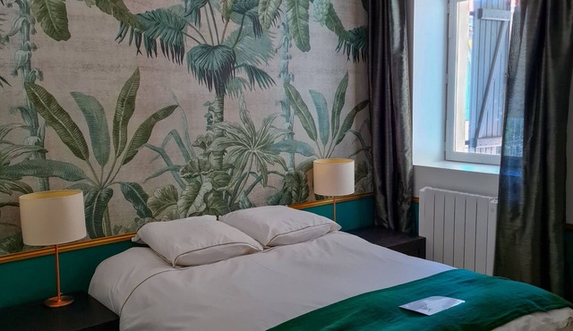 Comfortable double room with terrace view in charming house