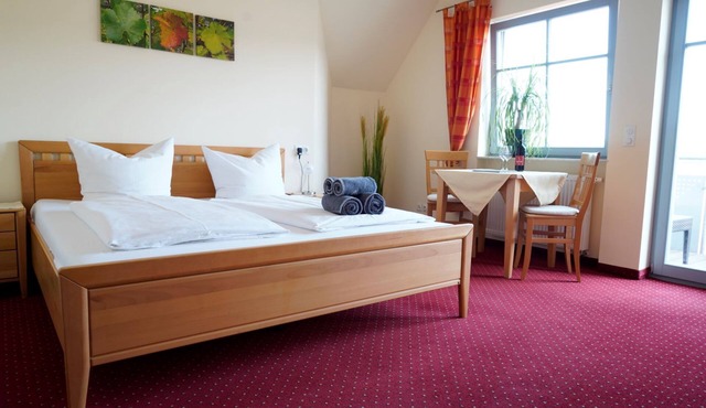 Comfortable double room (24m2) with balcony in Erlabrunn