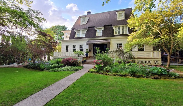 Comfortable elegance in the Governor's Mansion