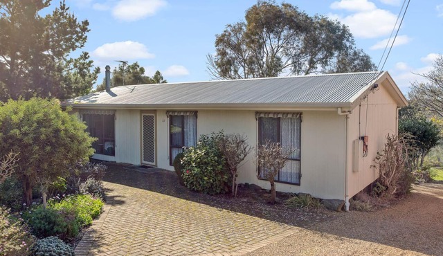 Comfortable Elevated Holiday Home