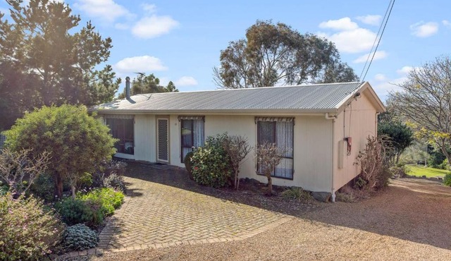 Comfortable Elevated Holiday Home