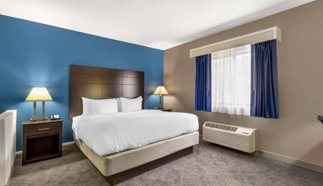 Comfortable Escape with Breakfast Near Six Flags Great America Park