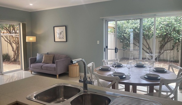 Comfortable, family sized, close to tram, explore the Festival City.