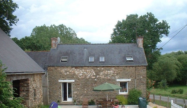 Comfortable Family Gite in a small hamlet, sleeping up to 6 with large garden