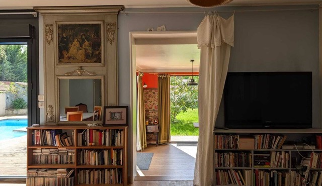 Comfortable family home with pool 10 minutes from Bordeaux