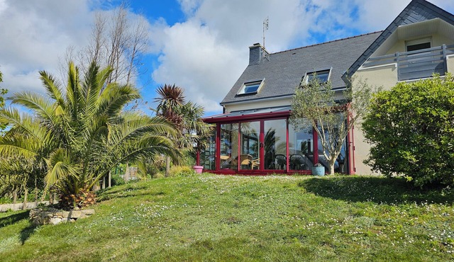 Comfortable family home a stone's throw from the GR34 and beaches