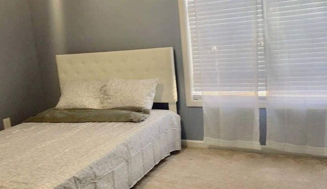 Comfortable four bedroom house in cozy neighborhood