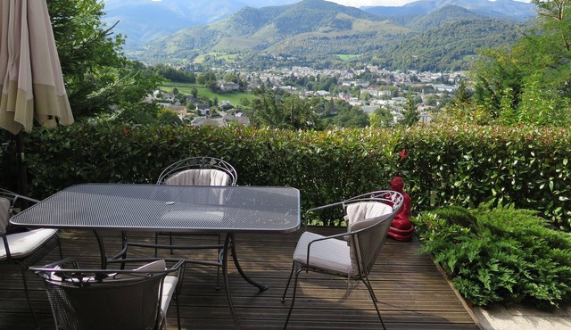 Comfortable Apartment With Stunning Views Of The Pyrenean Mountains