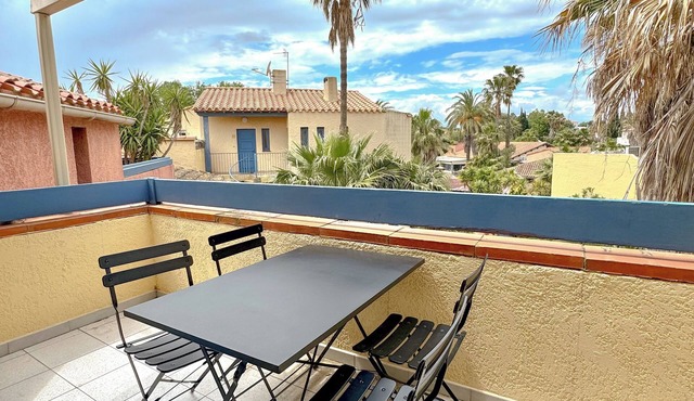 Comfortable 2-Bedroom Apartment at Malibu Village – Pools, Nature & Beach