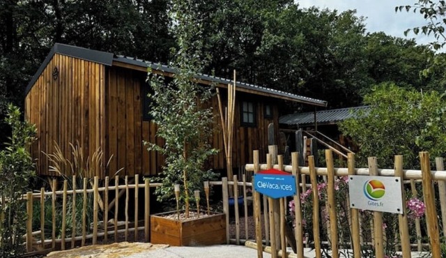 Comfortable wooden cabins for rent (heating & air-conditioning).