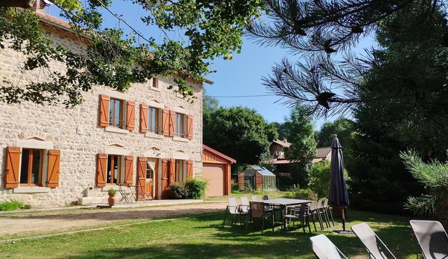 Comfortable gîte in Auvergne near hiking trails