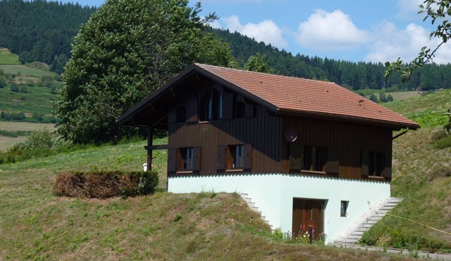 Comfortable 9-person chalet at the foot of the Ballon d'Alsace. Calm and relaxation.