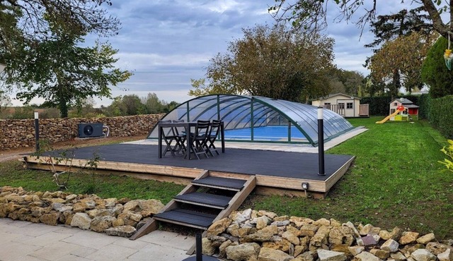 Comfortable gîte + heated pool all year round-Book at O'gite85