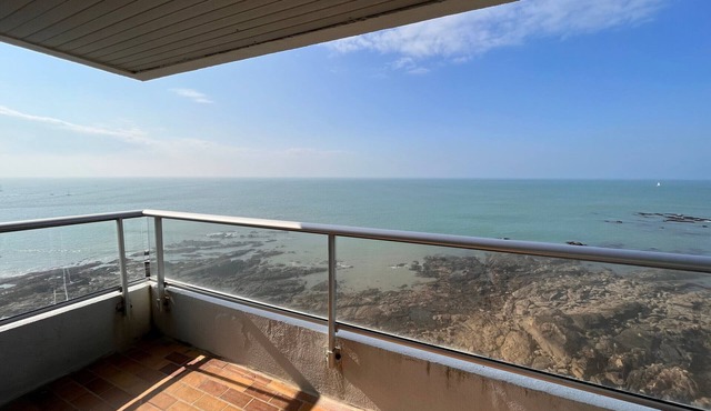 Comfortable apartment with ocean view, 2 bedrooms and balcony