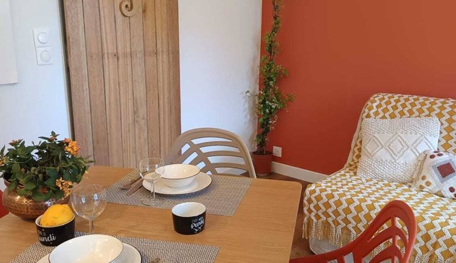 Comfortable F2 near the beach