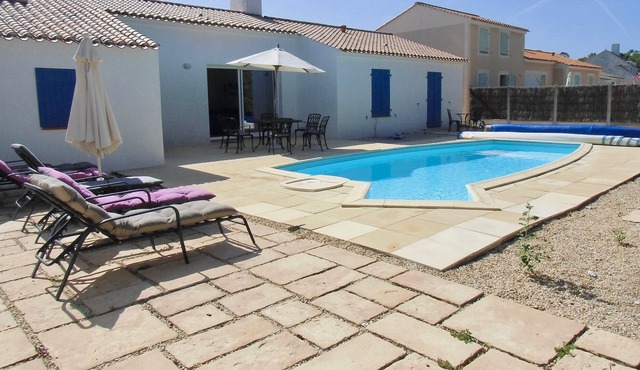 Comfortable family villa with heated pool