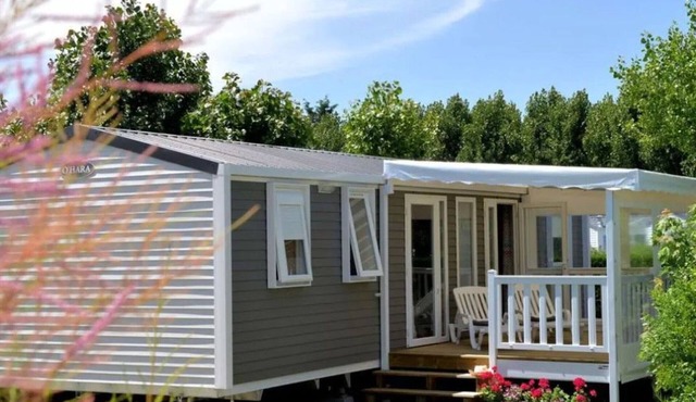 Comfortable 36m² Mobile Home with Terrace in Saint-Jean-de-Monts