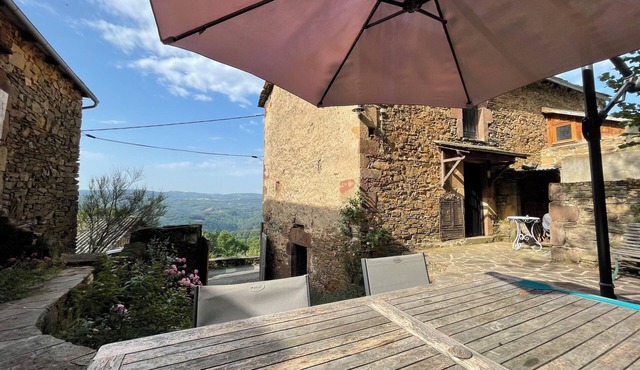 Comfortable cottage with magnificent views of the Causses