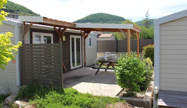 Comfortable mobile home with terrace for 5 people